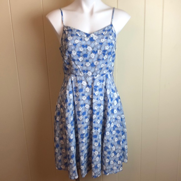 Old Navy Dresses & Skirts - 3/$27 Old Navy Blue White Floral Fit & Flare Dress